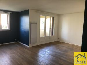 Appartement avec balcon, box et parking