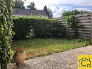 F2 avec jardin et parking