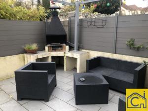 F2 avec jardin et parking