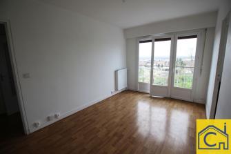 F2 avec balcon, cave et parking