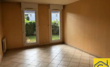 F2 avec jardin et parking