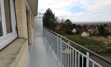 F2 avec balcon, cave et parking